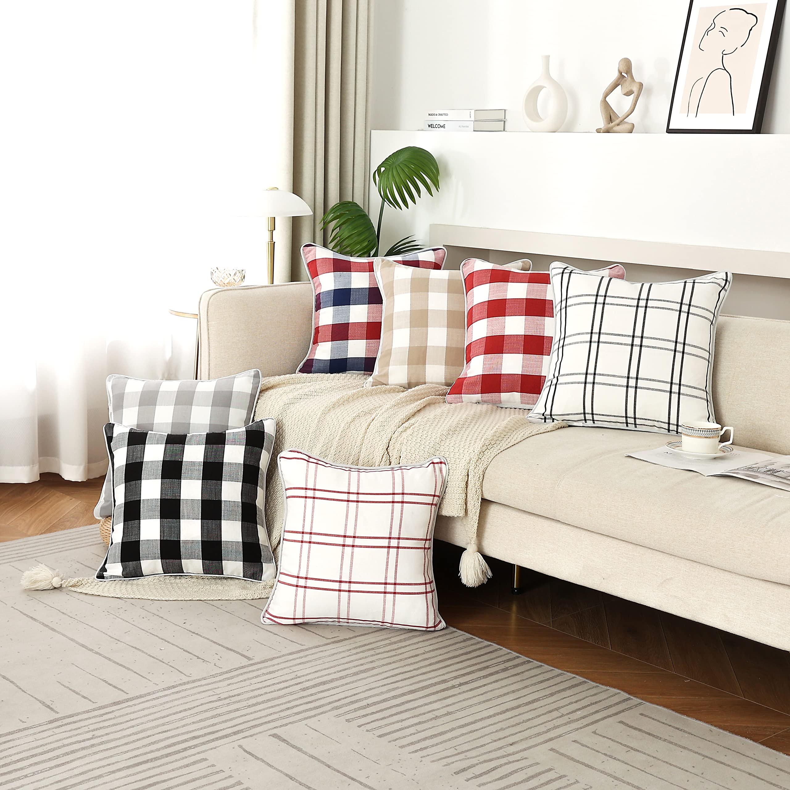 ストライプデザインクッションカバー　✖︎２ 北欧スタイルのインテリアに似合うプトラック（Pitrak）モチーフ